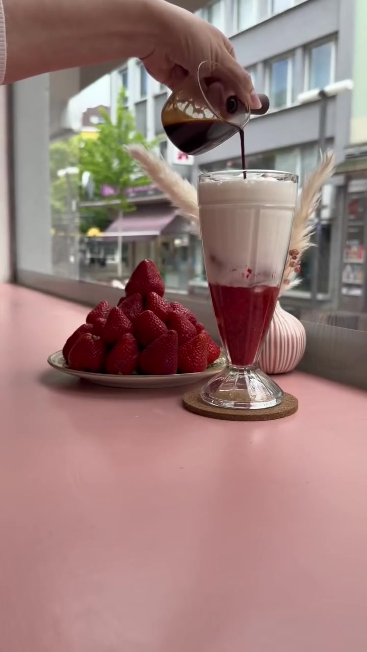 Rose-Lychee-Brise im hohen Glas